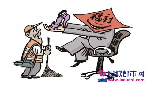 郑州回应环卫工人发高跟鞋当福利,事情真相揭秘调换棉鞋最新消息