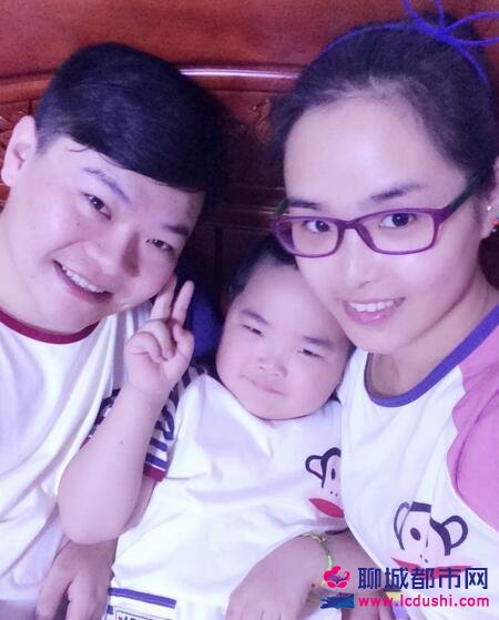 王小蒙领养的儿子,而在现实生活中,他是香秀剧中二婚老公的扮演者曹星