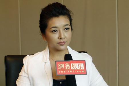 演员江珊结过几次婚现任老公张博资料照片,以及演员江珊和老公女儿图